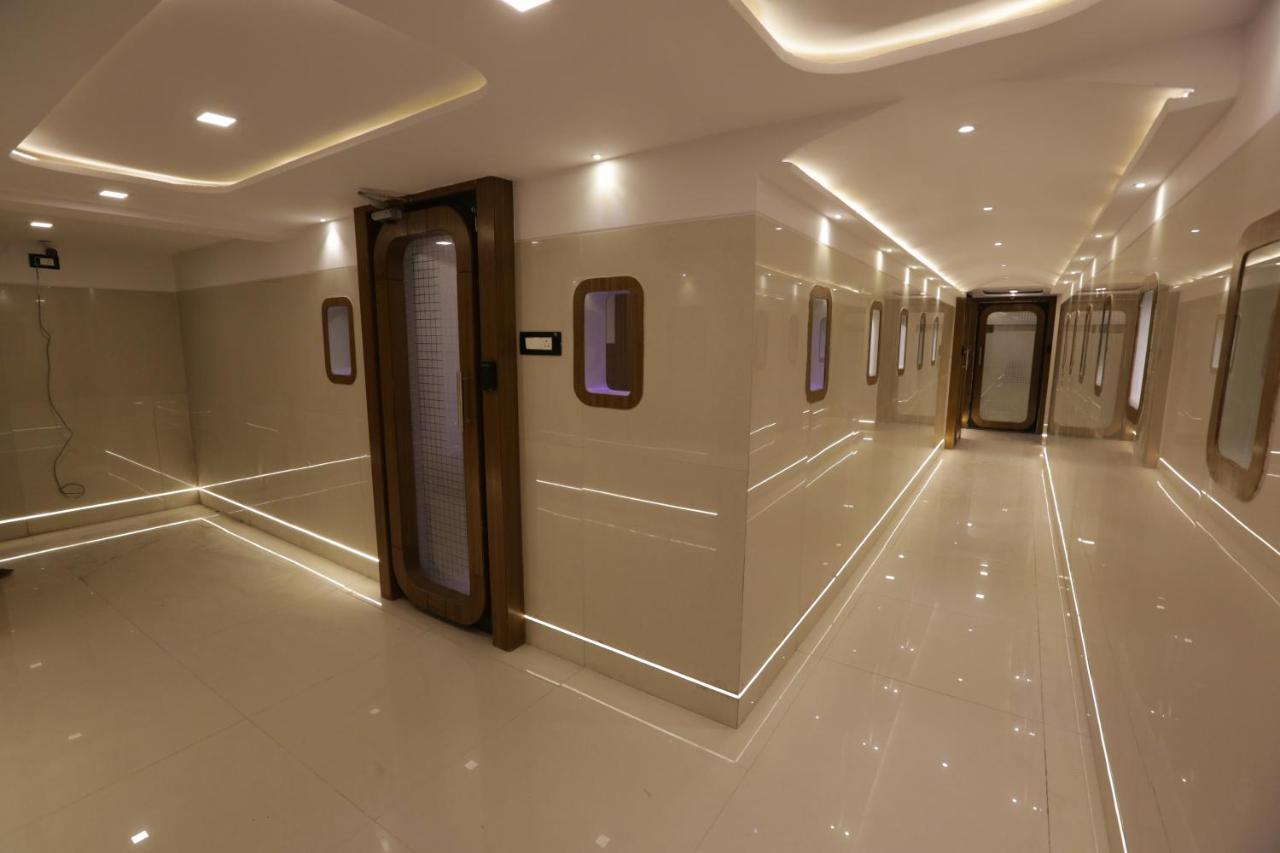 Qubestay Airport Capsule Hotel & Hostel Bombay Exterior foto