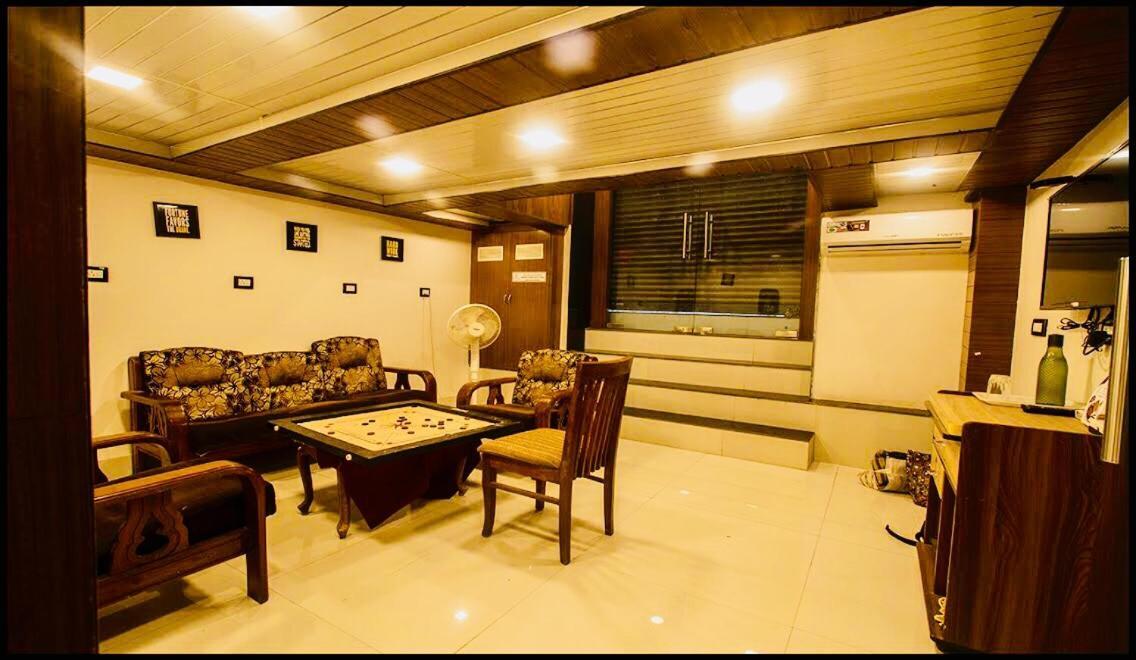 Qubestay Airport Capsule Hotel & Hostel Bombay Exterior foto