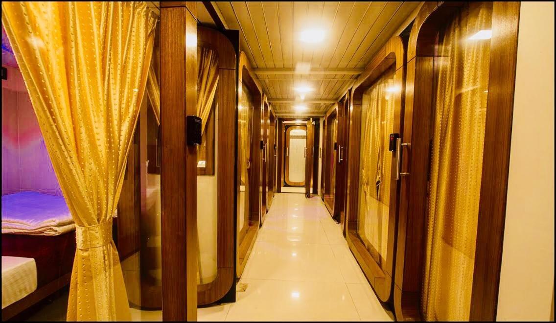 Qubestay Airport Capsule Hotel & Hostel Bombay Exterior foto