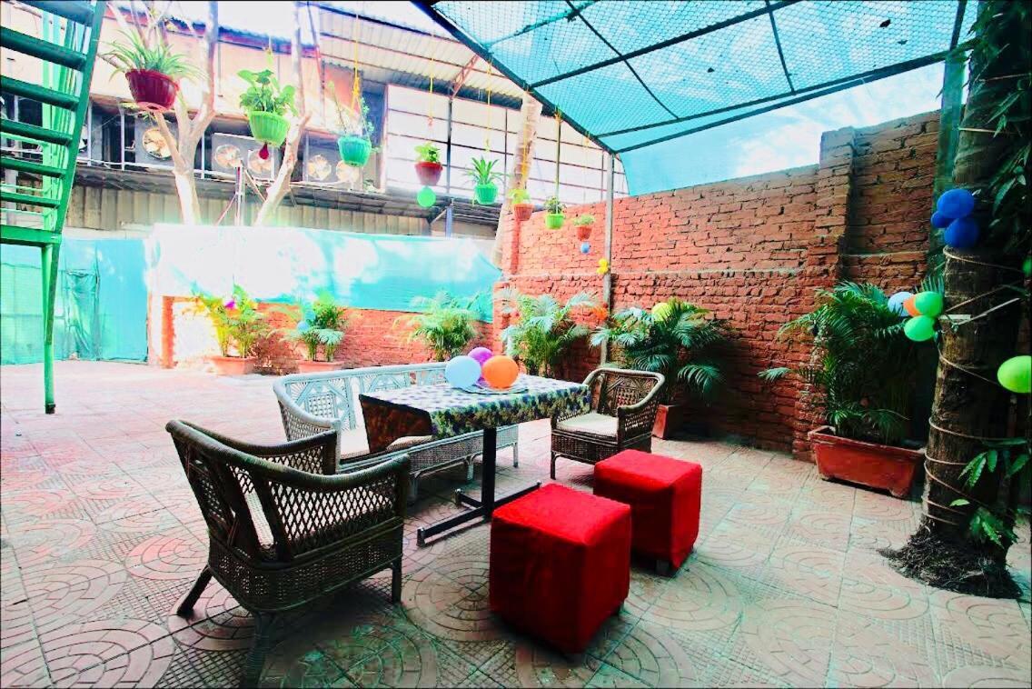 Qubestay Airport Capsule Hotel & Hostel Bombay Exterior foto